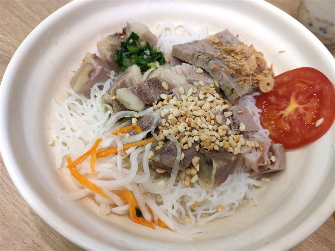 越棧越式湯粉專門店
