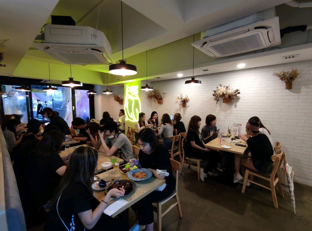 The Yell-Owl Cafe